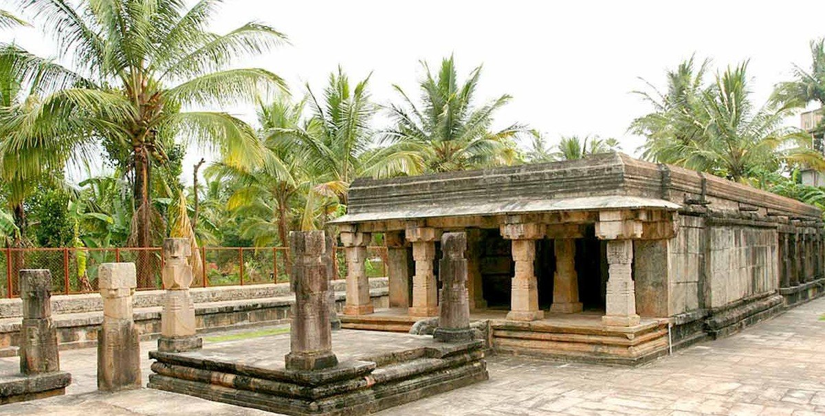 Jain Temple Road, Wayanad, Kerala - Vushii.com